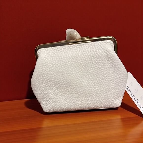 Dooney & Bourke White Leather kiss lock coin purse Women's. Rare color - Picture 4 of 6